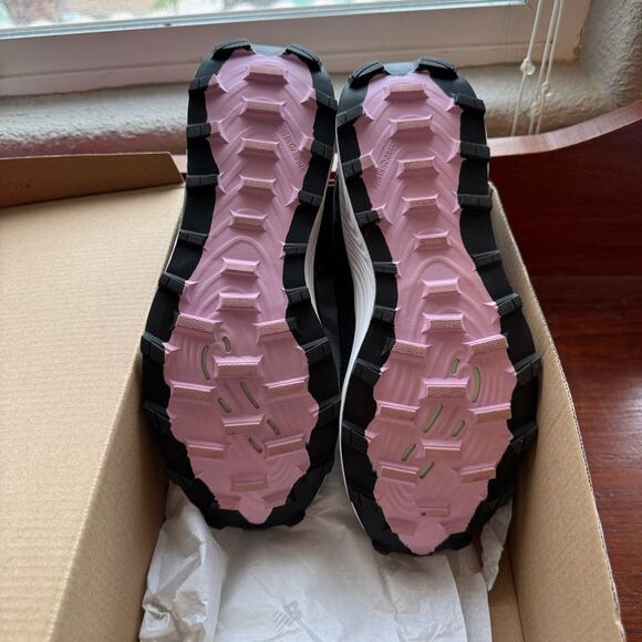 New Balance FuelCell Summit Unknown V4 Trail Running Shoe Grey/Green Aura 8.5 W - Picture 5 of 13